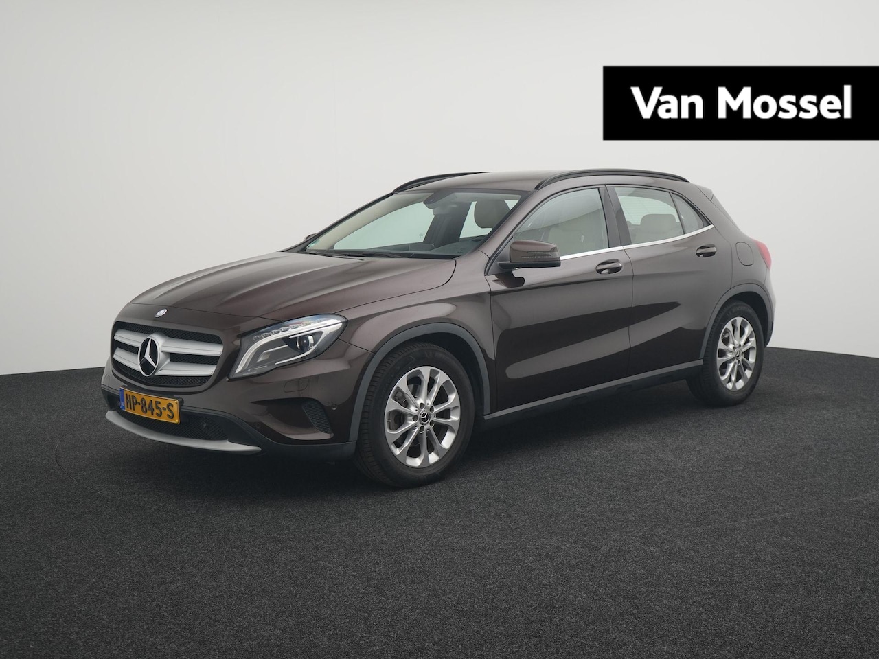 Mercedes-Benz GLA-Klasse - 200 Ambition VERWACHT !! | AUTOMAAT | TREKHAAK | LEDER | NAVIGATIE | STOELVERWARMING | AIR - AutoWereld.nl