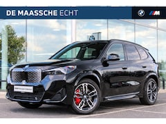 BMW iX1 - eDrive20 M Sport / Panoramadak / Trekhaak / Sportstoelen / Achteruitrijcamera / M Adaptief