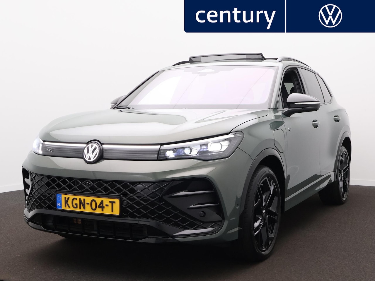 Volkswagen Tiguan - 1.5 eHybrid R-Line Edition IQ light - Panoramaschuif-kanteldak - Head-updisplay - Trekhaak - AutoWereld.nl