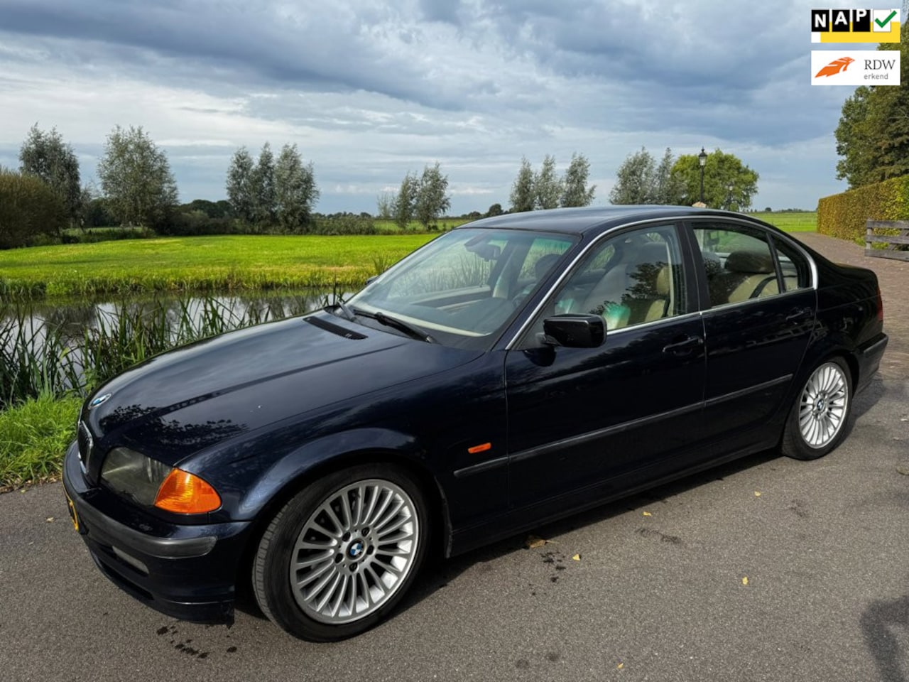 BMW 3-serie - 320i Executive 6 CILINDER AUTOMAAT LEDER 2001 NL - AutoWereld.nl