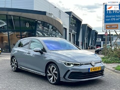 Volkswagen Golf - 8 1.5 eTSI 3xR-Line DSG-7 PANO LED BOM VOLL