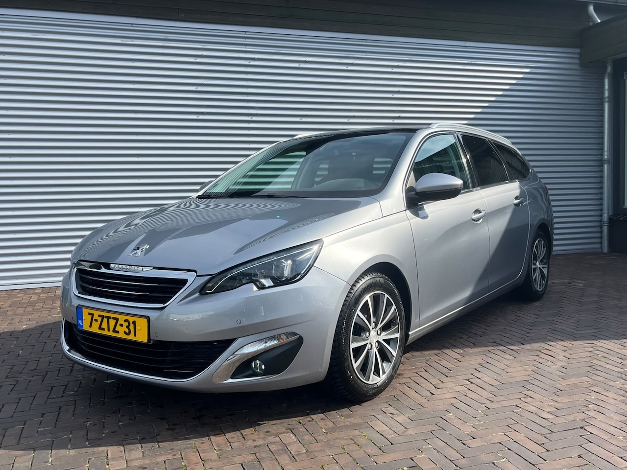 Peugeot 308 SW - 1.2 PureTech Blue Lease Premium 1.2 PureTech Blue Lease Premium - AutoWereld.nl
