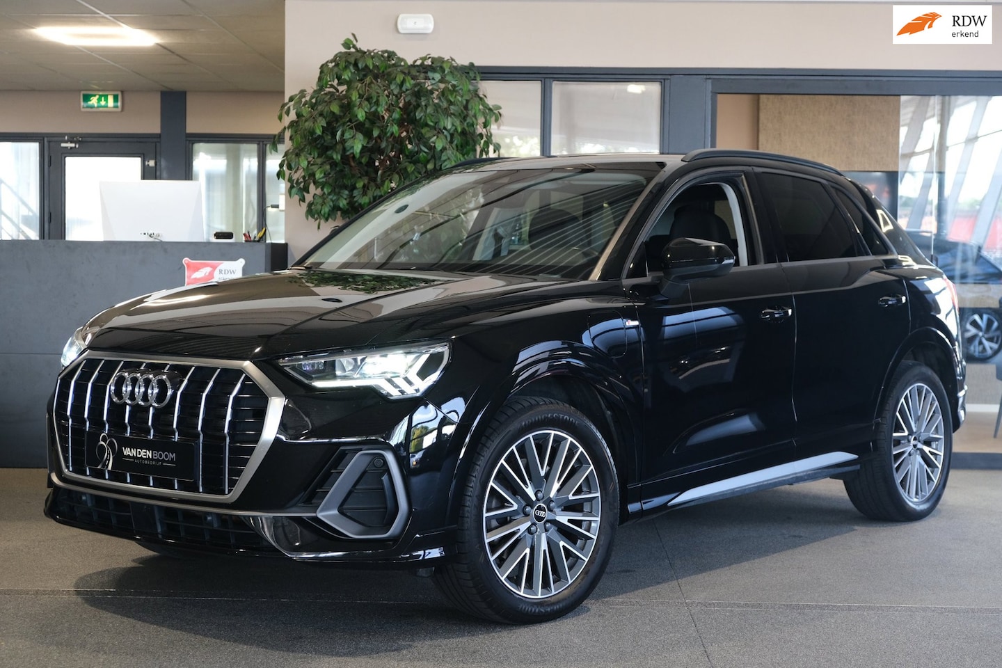 Audi Q3 - 45 TFSI e S-Line Navi Leder Led Keyless Pdc Acc - AutoWereld.nl
