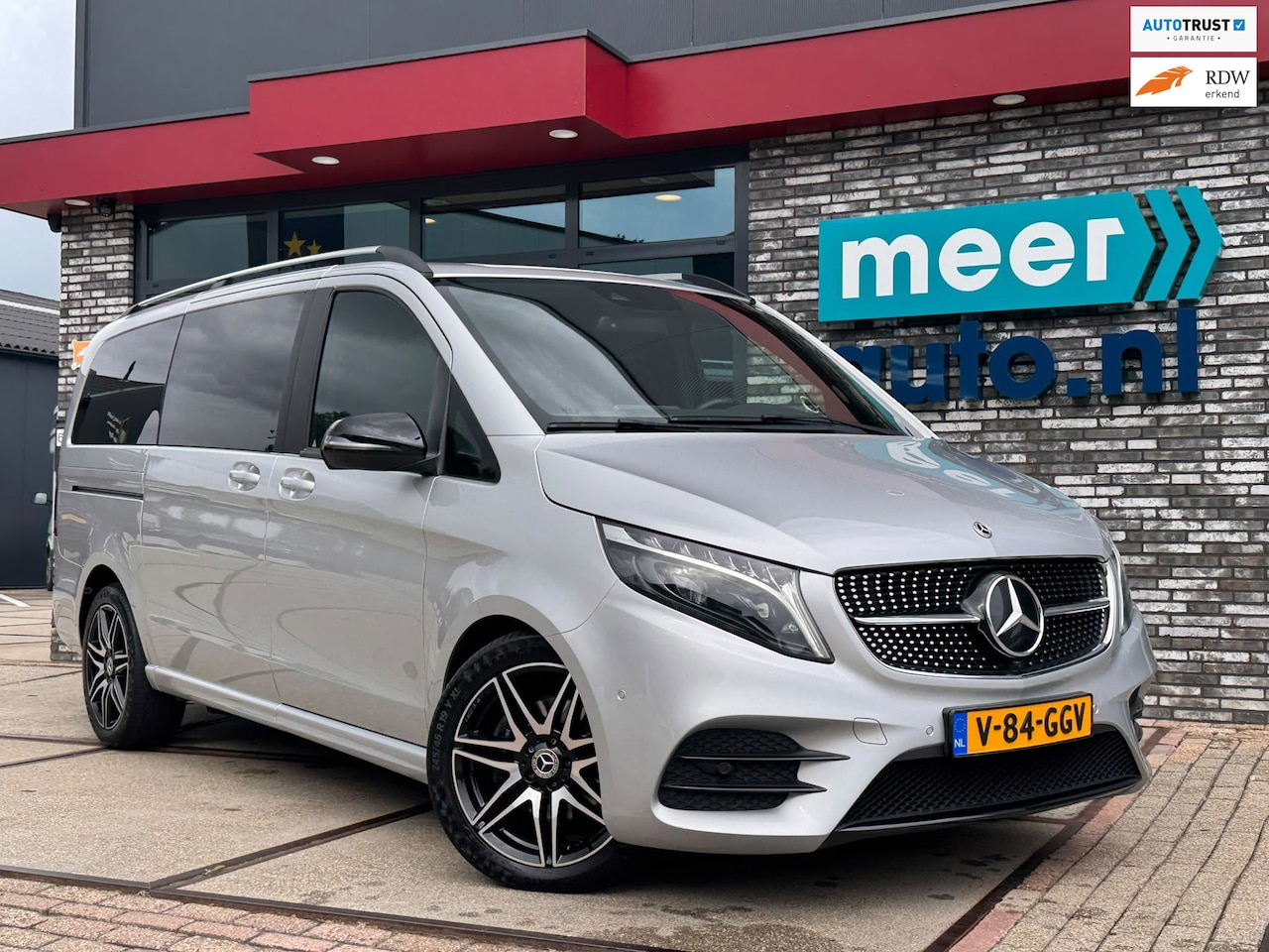 Mercedes-Benz V-klasse - 300d AMG Lang DC l BURMESTER l CAMERA l ADAPT.CRUISE l LEDER l CARPLAY l LED - AutoWereld.nl