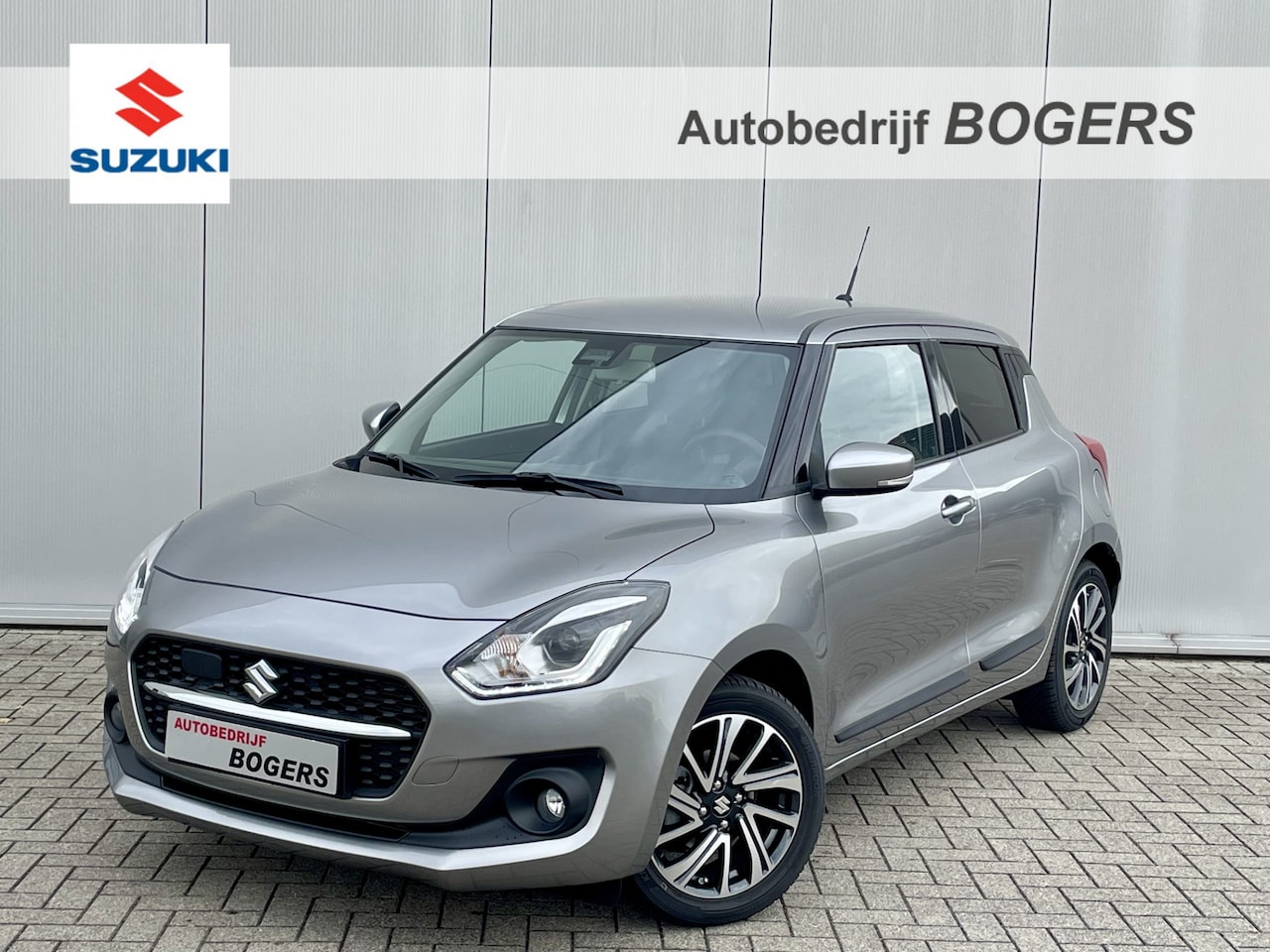 Suzuki Swift - 1.2 Style Smart Hybrid Navigatie, Climate Control, Adaptive Cruise Control, 16"Lm, Achteru - AutoWereld.nl