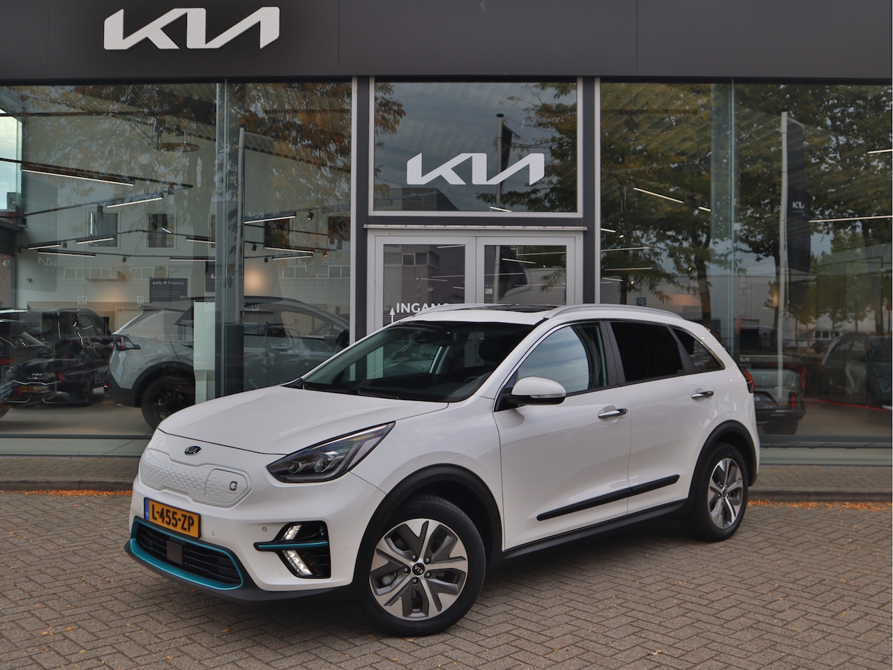 Kia e-Niro - DynamicPlusLine 64 kWh | Stoel-/ Stuurverwarming | Schuif-/ Kanteldak | Adaptieve Cruise C - AutoWereld.nl