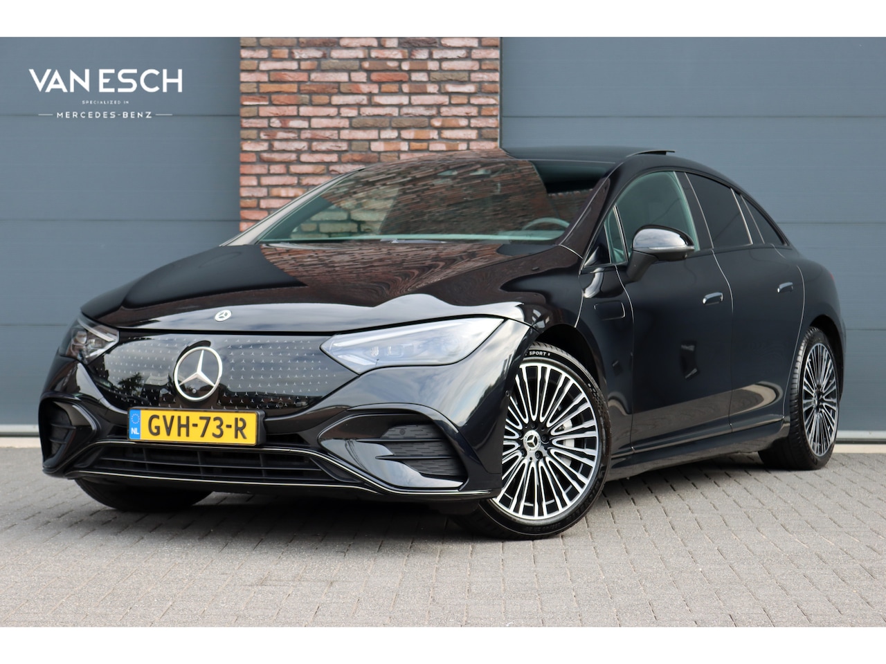 Mercedes-Benz EQE - 300 AMG Line 89 kWh | Luchtvering | Distronic+ | Panoramadak | Leder | Burmester | Digital - AutoWereld.nl