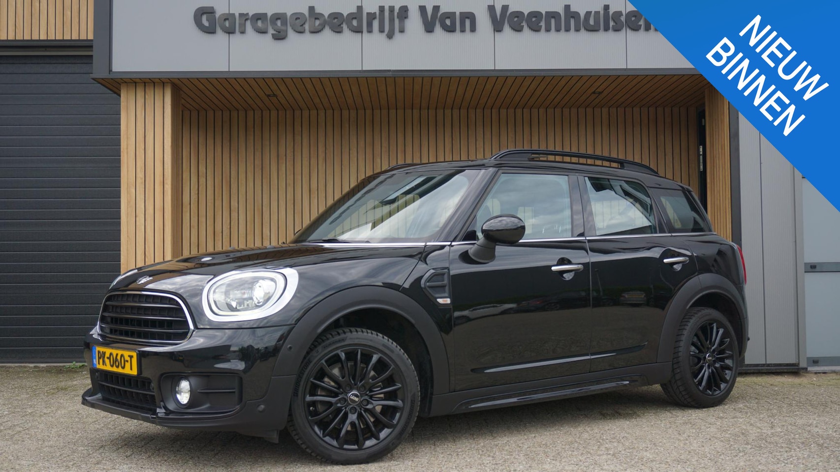 MINI Countryman - 1.5 136pk Cooper *Black Optik* Pano.Dak Leder H&K 17inch LM LED Navi *NL auto* - AutoWereld.nl