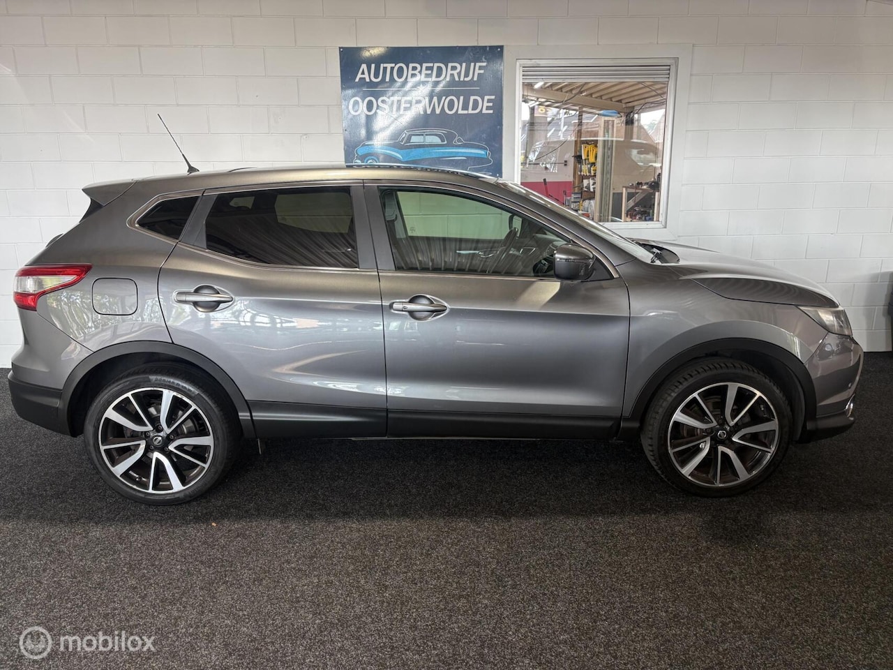 Nissan Qashqai - 1.2 Connect Edition Automaat - Pano - Cruise - Navi - Camera - Trekhaak - PDC