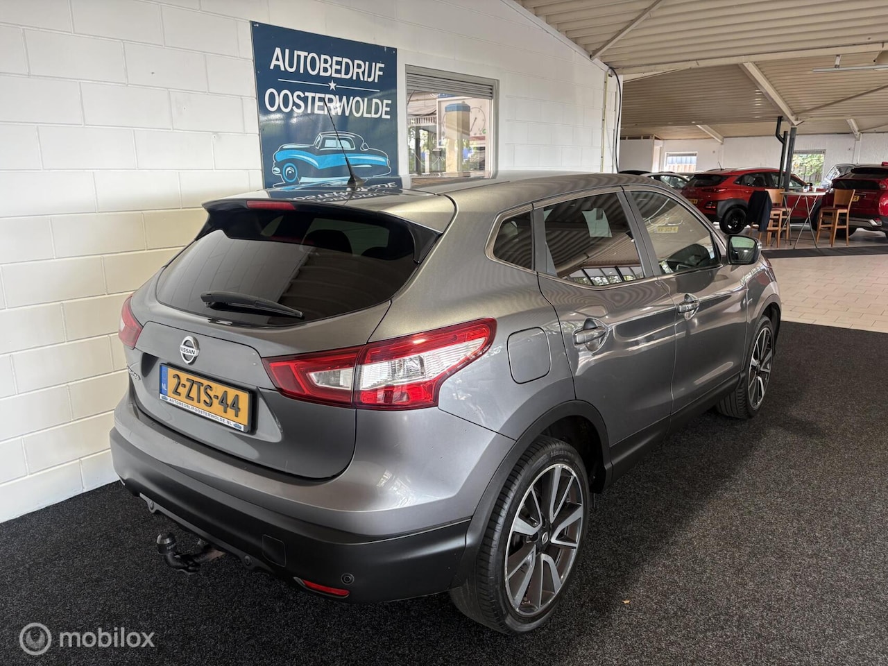 Nissan Qashqai - 1.2 Connect Edition Automaat - Pano - Cruise - Navi - Camera - Trekhaak - PDC