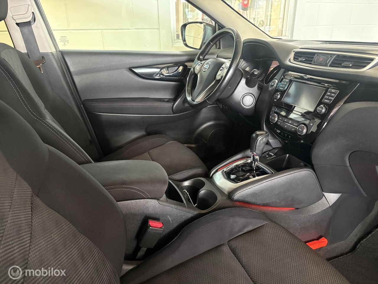 Nissan Qashqai - 1.2 Connect Edition Automaat - Pano - Cruise - Navi - Camera - Trekhaak - PDC