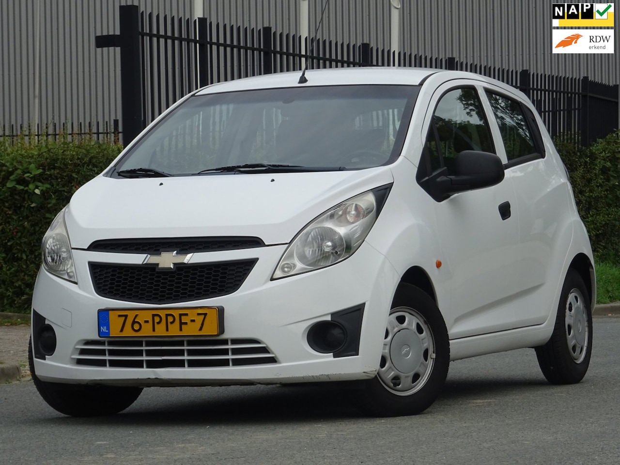 Chevrolet Spark - 1.0 16 LS BJ2011 85DKM NAP/AIRCO/ELEKRAM/APK - AutoWereld.nl