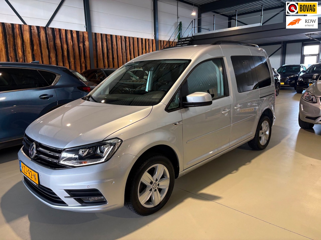 Volkswagen Caddy - 1.4 TSI Comfortline automaat volle uitvoering 5 persoons - AutoWereld.nl