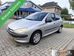 Peugeot 206 - 1.4 XR 5 deuren lage km stand NAP