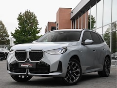 BMW X3 - 30e xDrive 300pk M-Sportpakket Pano E-Zetels 20-Inch Keyless Camera E-Trekh LED M-Brooklyn