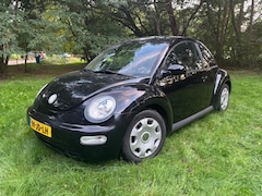 Volkswagen New Beetle - 2.0 Highline AUTOMAAT! Nieuwe APK! Airco Leer Goede staat.