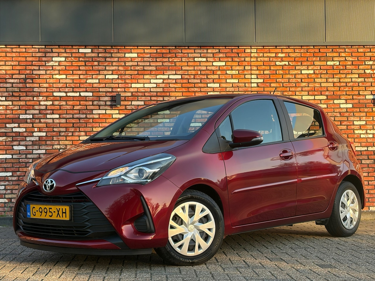Toyota Yaris - 1.5 VVT-i Active Automaat Nav/Cruise Camera 1Eig 24763KM Voll.Onderhouden! - AutoWereld.nl