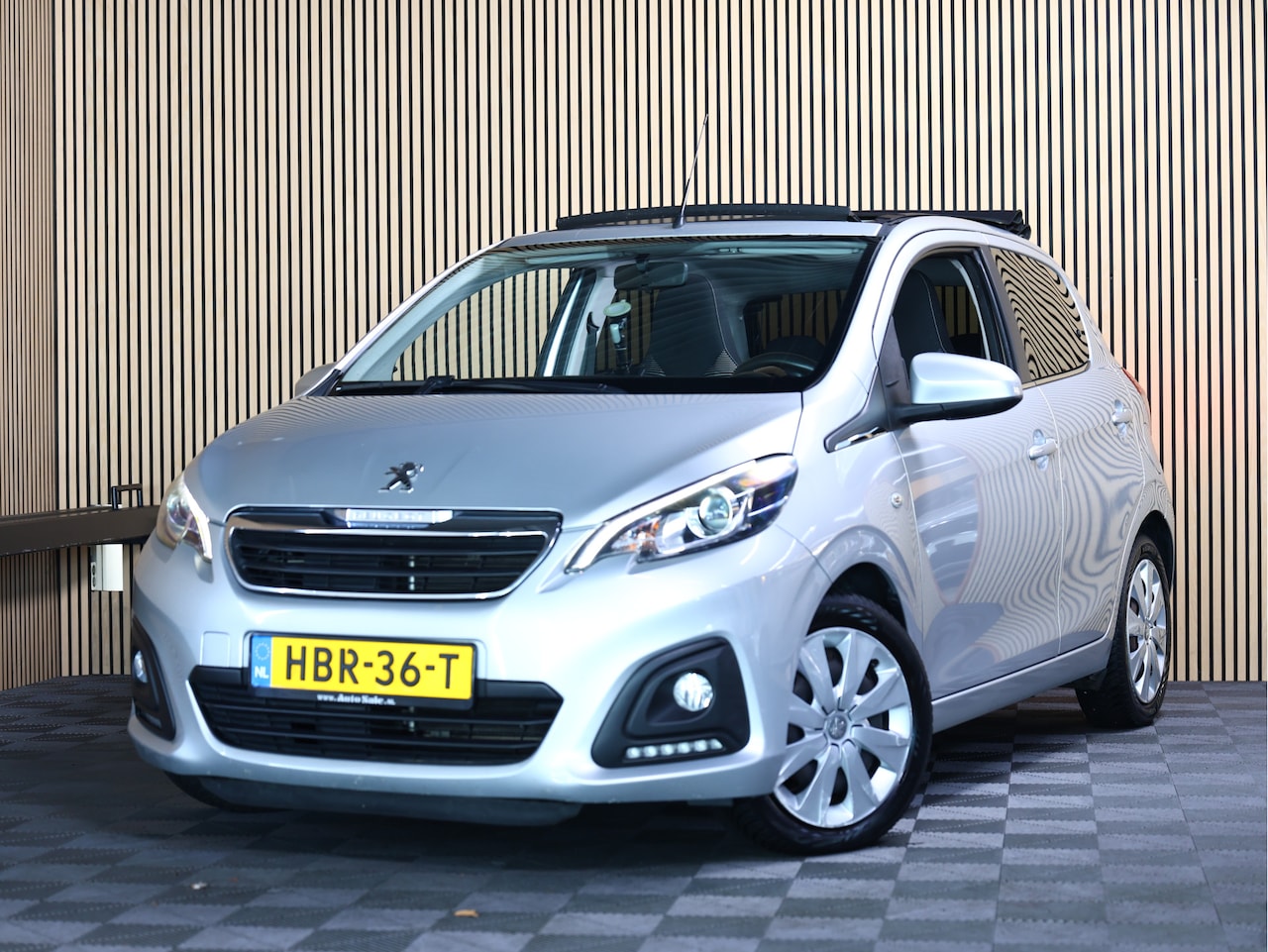 Peugeot 108 - 1.2 Puretech Allure CABRIOTOP AIRCO CARPLAY CAMERA - AutoWereld.nl