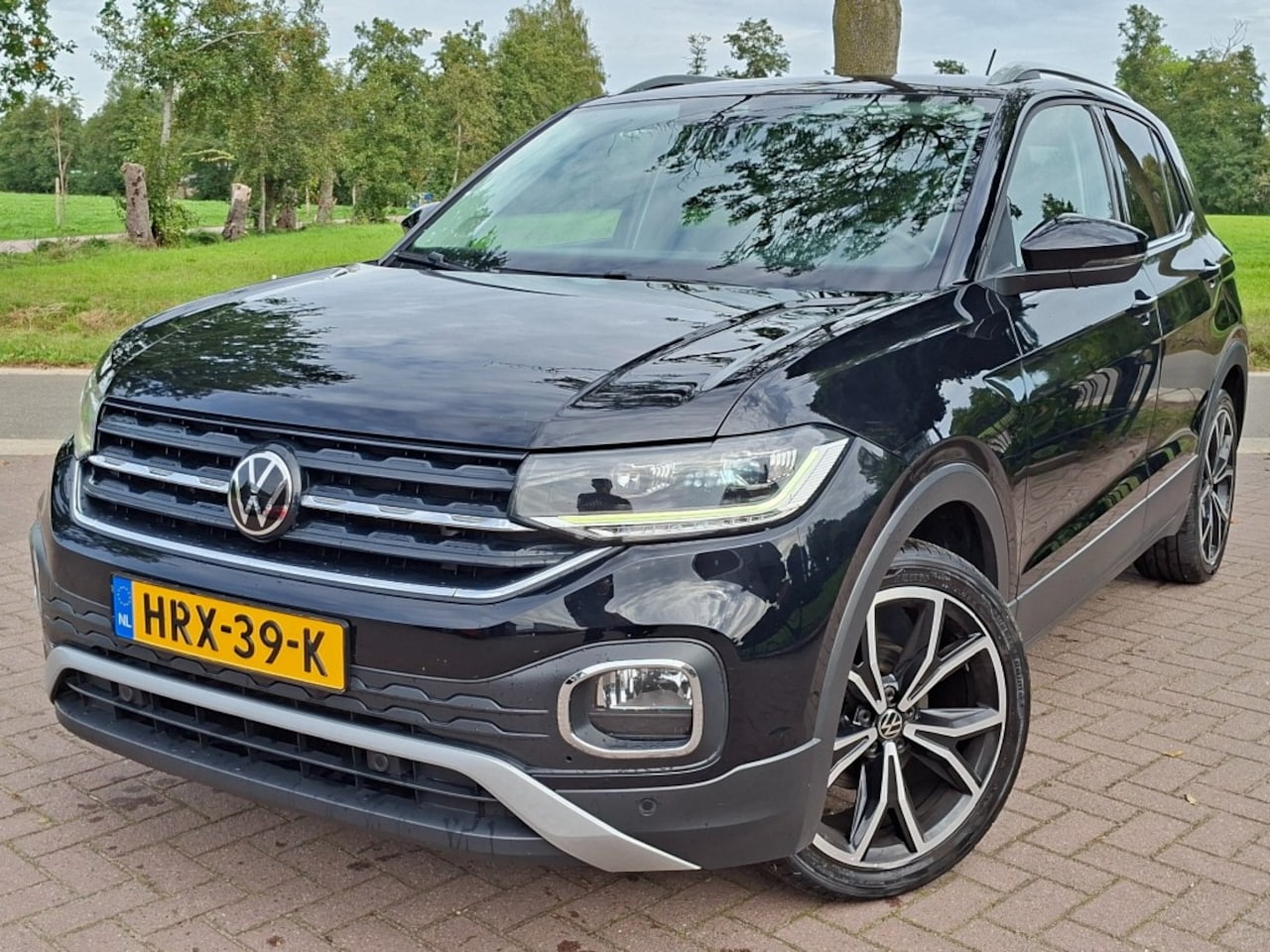 Volkswagen T-Cross - 1.5TSi 150pk Style digitaal-dashboard navigatie bleutooth adap.cruise-control afn.trekhaak - AutoWereld.nl