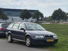 Skoda Octavia Combi - 1.6 Classic