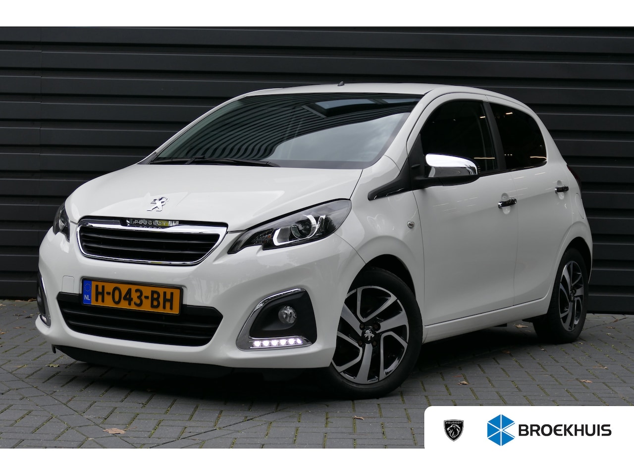 Peugeot 108 - 1.0 E-VTI 72PK 5-DRS ALLURE / NAVI / CLIMA / LED / 15" LMV / CAMERA / BLUETOOTH / PACK STY - AutoWereld.nl
