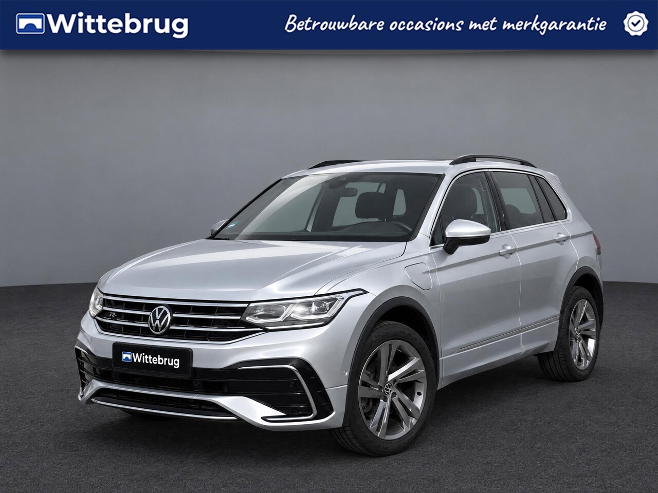 Volkswagen Tiguan - 1.4 TSI eHybrid 245pk R-Line DSG Automaat / R-line / App-connect / Parkeersensoren hal - AutoWereld.nl
