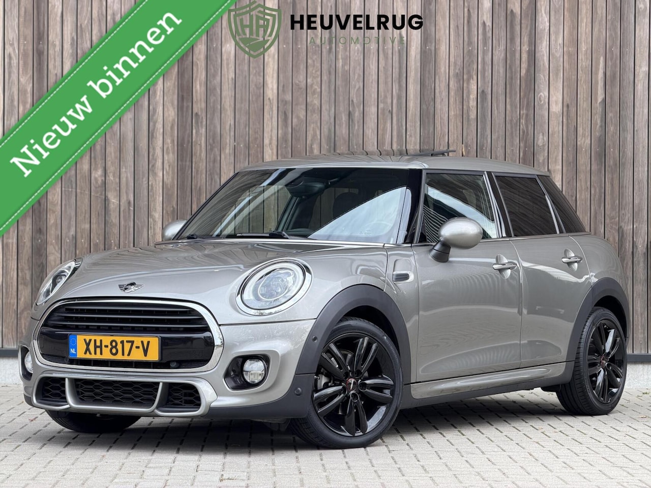 MINI 5-Deurs - 1.5 Cooper Chili Serious Business - AutoWereld.nl