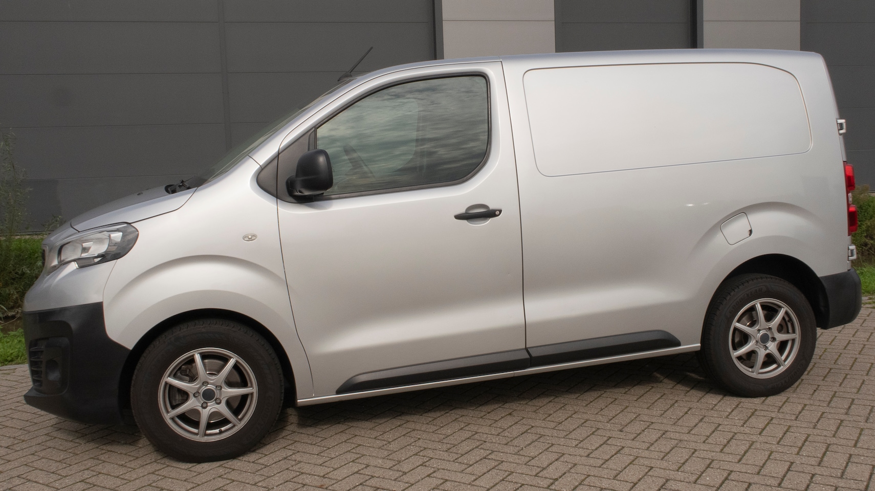 Peugeot Expert - 231C 2.0 BlueHDI 120 Pro Nette, schone, zelfgebruikte bestelwagen - AutoWereld.nl