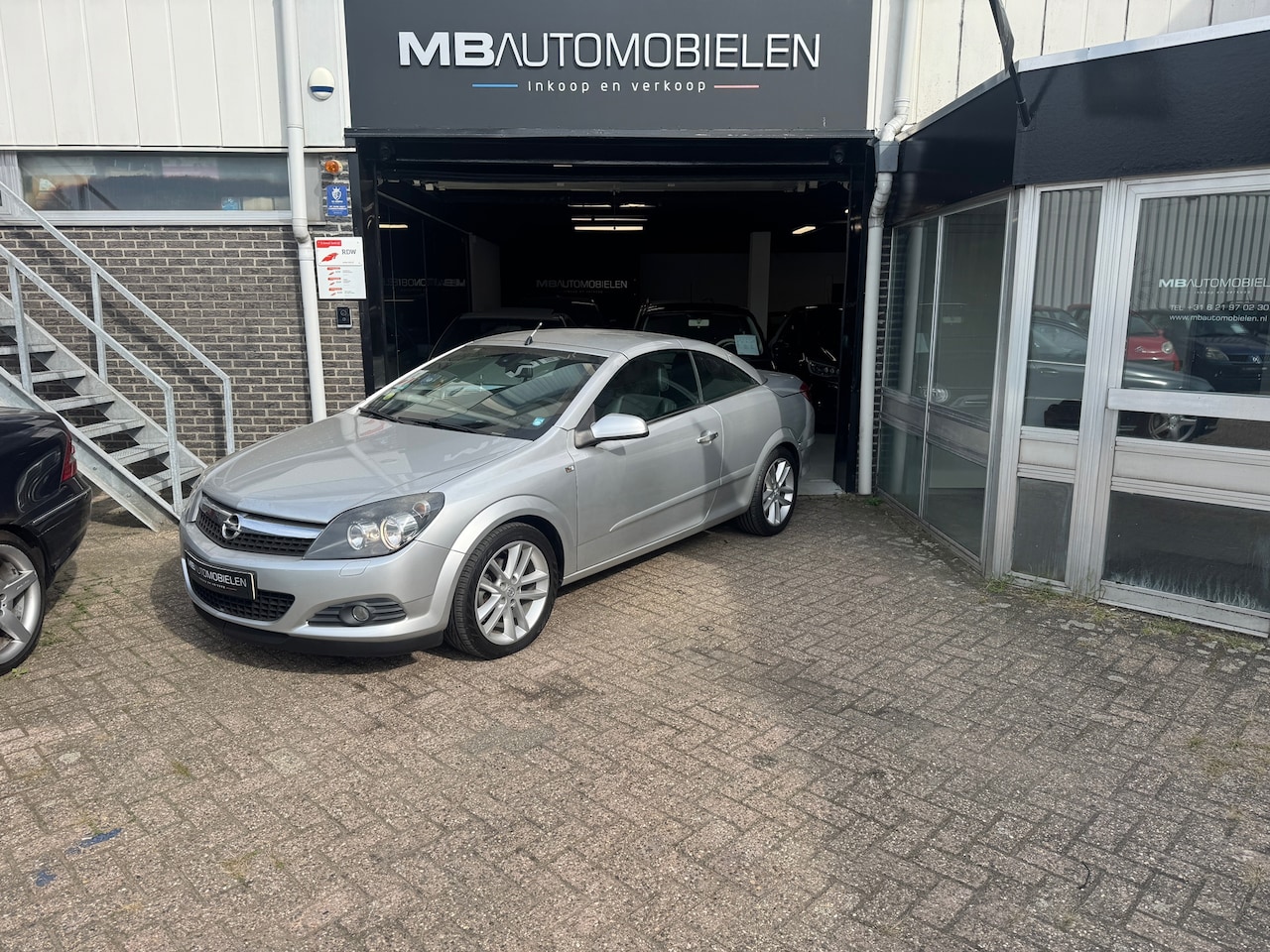 Opel Astra TwinTop - 1.8 Cosmo/1 jr APK/ Camera/Nap/LM Velgen//Mooie auto! - AutoWereld.nl