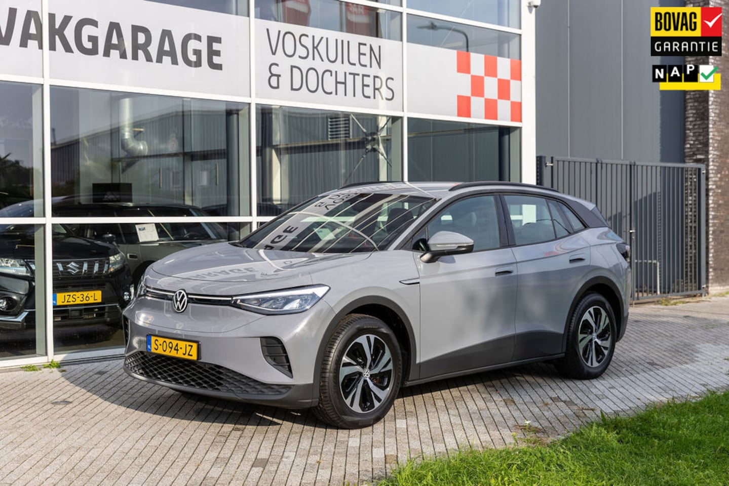 Volkswagen ID.4 - Pure 52 kWh | Warmtepomp | Verwamde stoelen - AutoWereld.nl