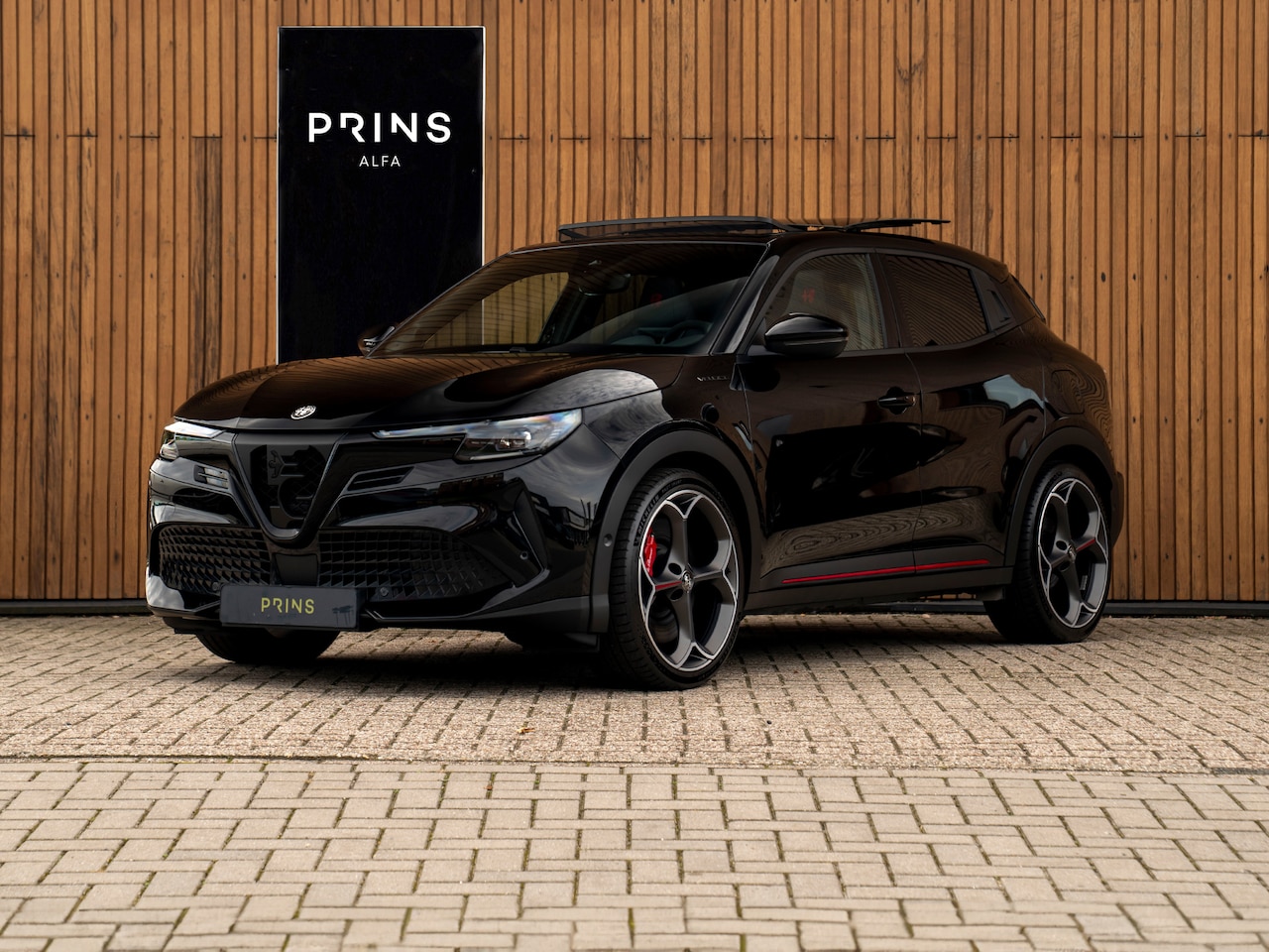 Alfa Romeo Junior - Elettrica Veloce 54 kWh | Corsa stoelen | Pano-dak | Techno Pack | Sport Pack - AutoWereld.nl