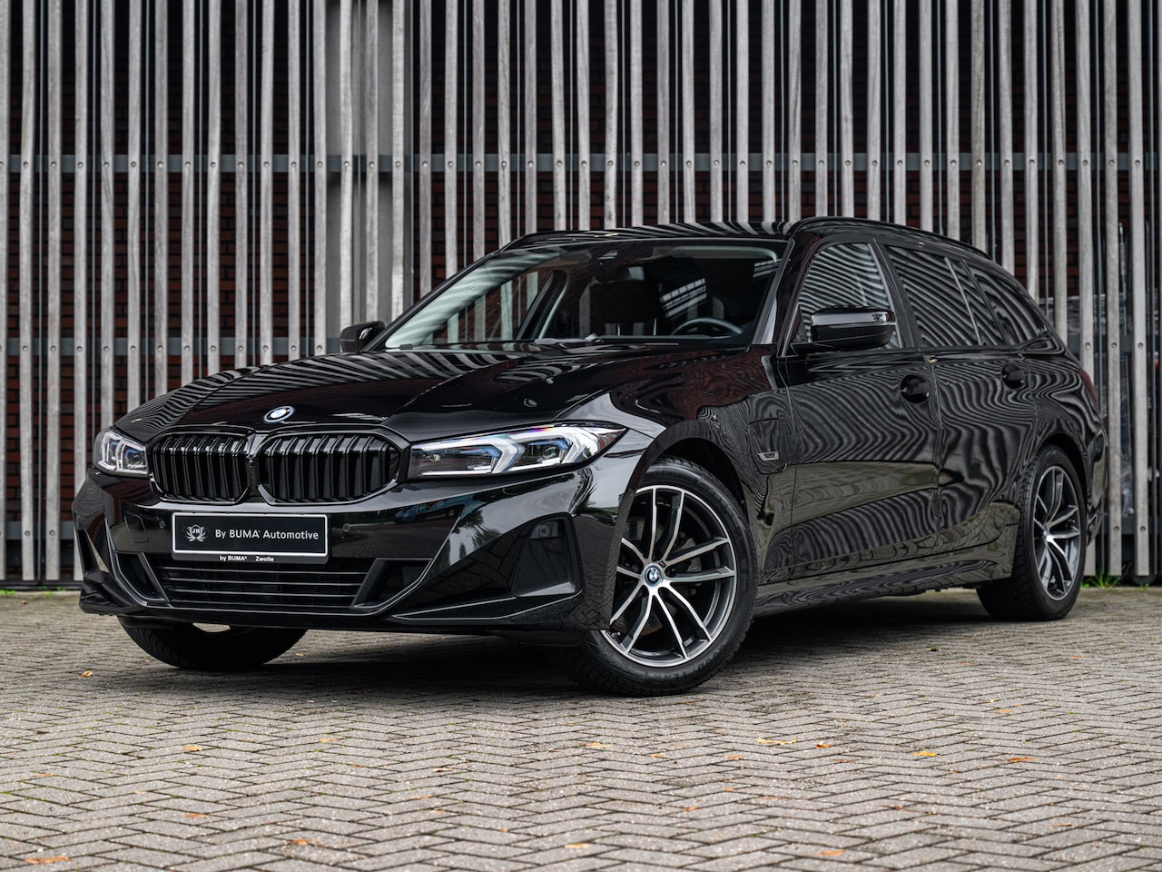 BMW 3-serie Touring - 320e LCi |Keyless|LED|HUD|Trekhaak|Camera|18''|MemoryStoel|DAB+|Stoelverwarming|PrivacyGla - AutoWereld.nl