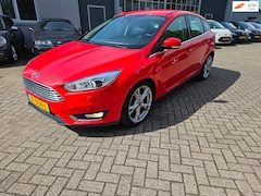 Ford Focus - 1.0 Titanium ZEER MOOI + NIEUWE MOTOR + KOPPELING