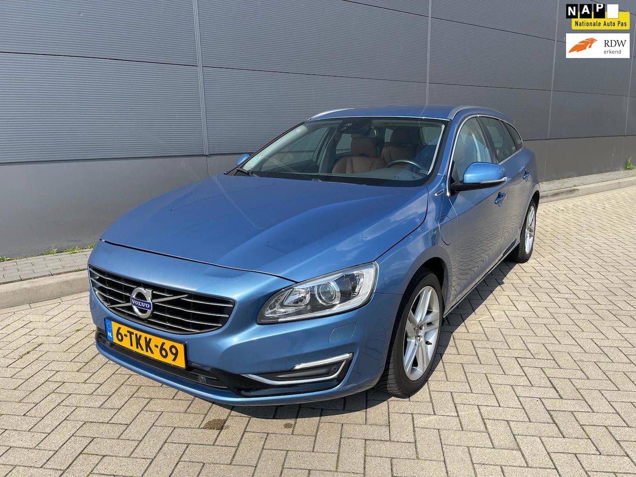 Volvo V60 - 2.4 D6 AWD Plug-In Hybrid Summum 2.4 D6 AWD Plug-In Hybrid Summum - AutoWereld.nl