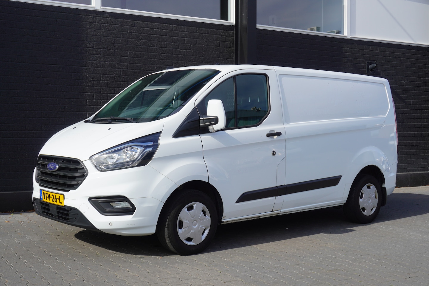 Ford Transit Custom - 2.0 TDCI 130PK EURO 6 - Airco - Navi - Cruise - €11.900,- Excl. - AutoWereld.nl