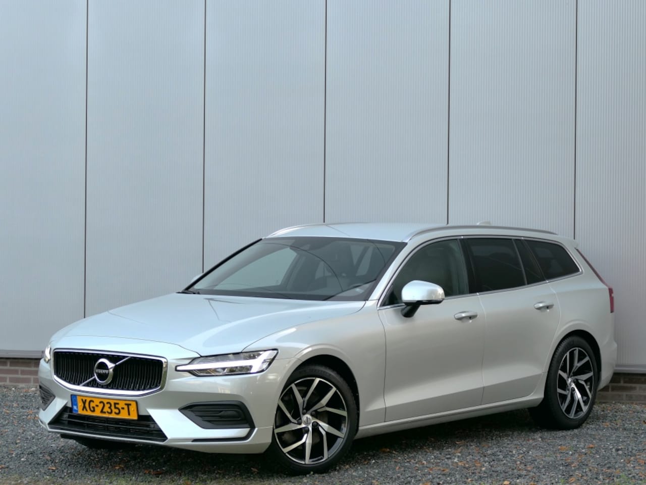 Volvo V60 - 2.0 T5 AUT Momentum 12 MND garantie Navi / Half leer / Cruis control - AutoWereld.nl