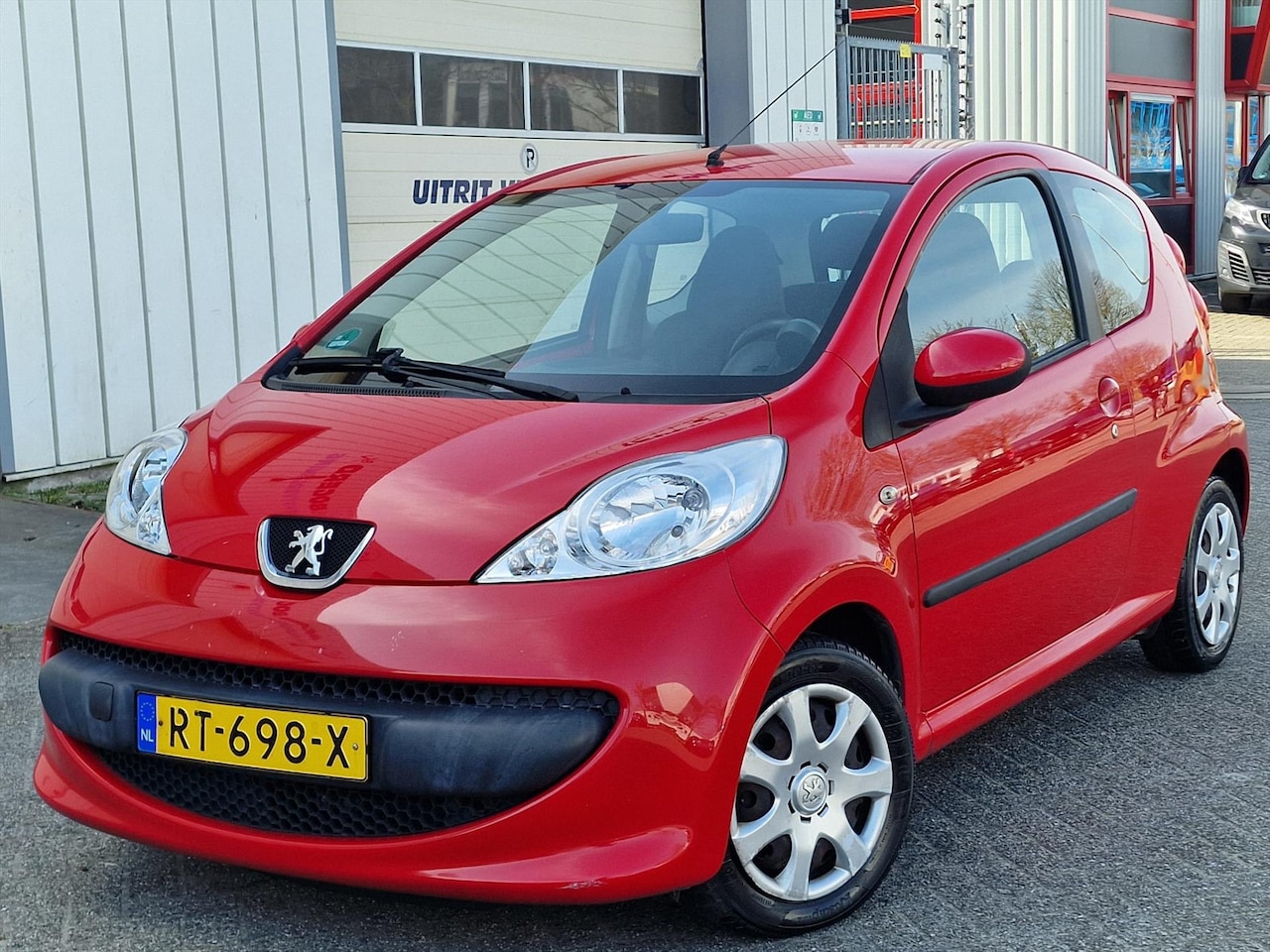 Peugeot 107 - XR 1.0 12V 3DR.Airco.Elek Trekhaak. - AutoWereld.nl