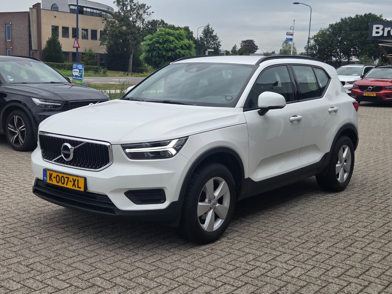 Volvo XC40 - 1.5 T2 Momentum Core | Trekhaak | Apple CarPlay/Android Auto | Cruise Control | Navigatie - AutoWereld.nl