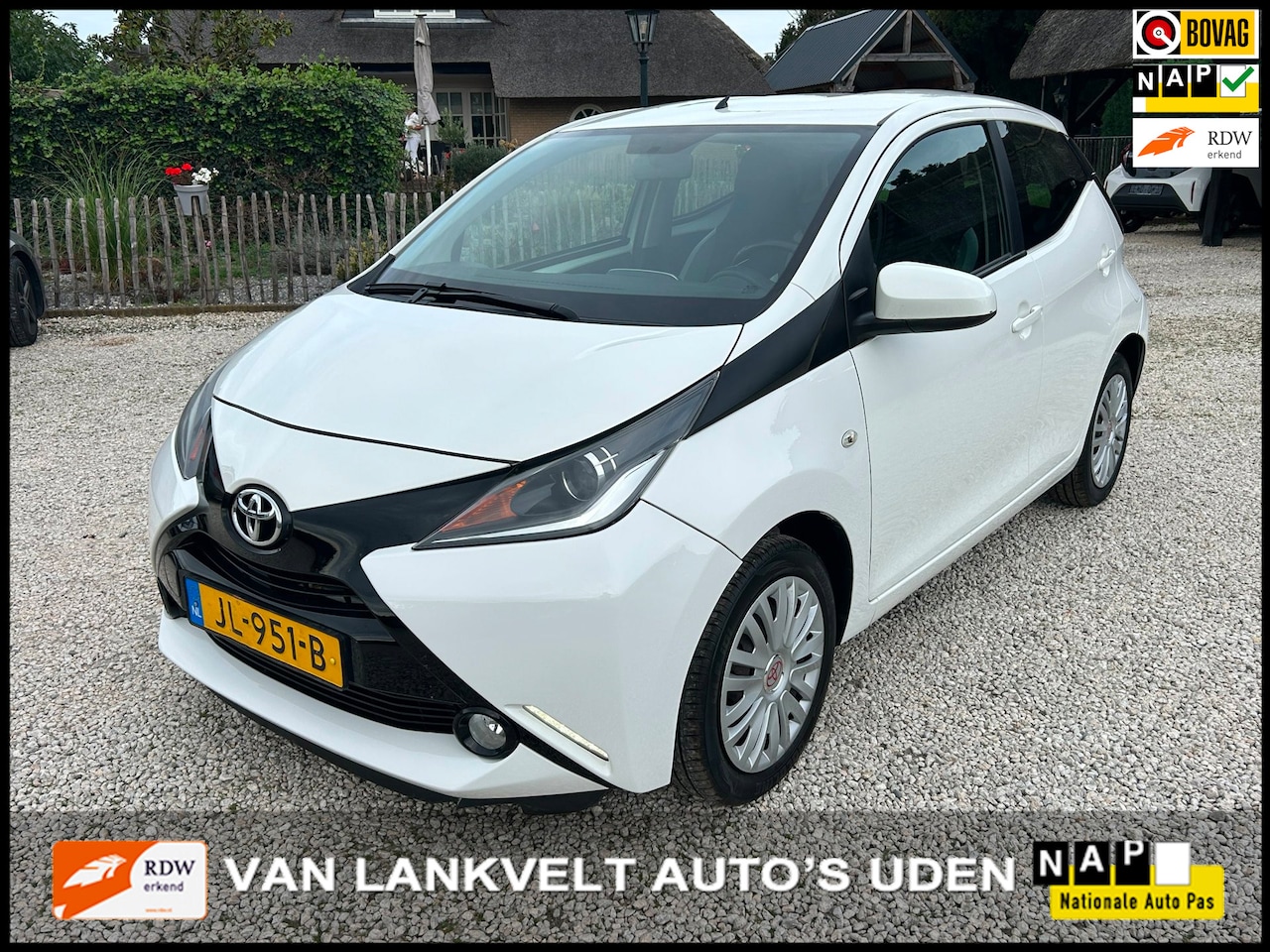 Toyota Aygo - 1.0 VVT-i x-play Airco, Bleutoot multi media - AutoWereld.nl