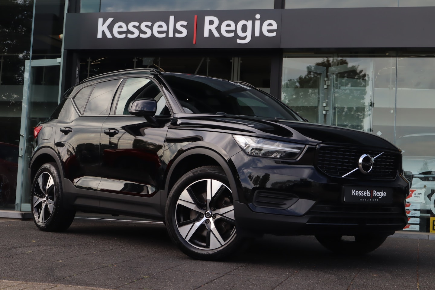 Volvo XC40 - 1.5 T5 Recharge R-Design | Elec.trekhaak | Camera | 19” | Led | Stoel + Stuurverwarming | - AutoWereld.nl