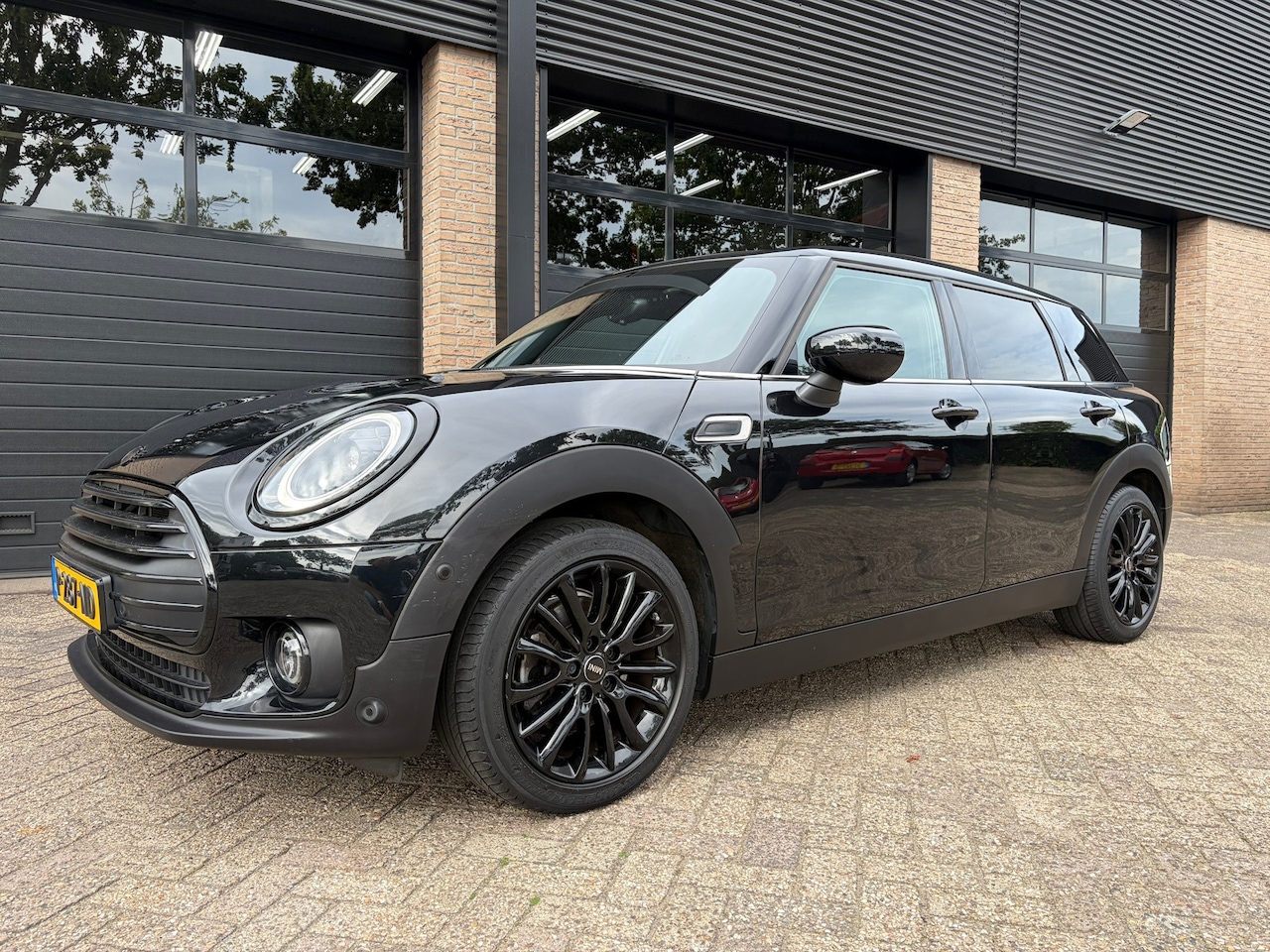 MINI Clubman - 1.5 Cooper Business Edition H&K Pano Leder Stoelverwarming - AutoWereld.nl