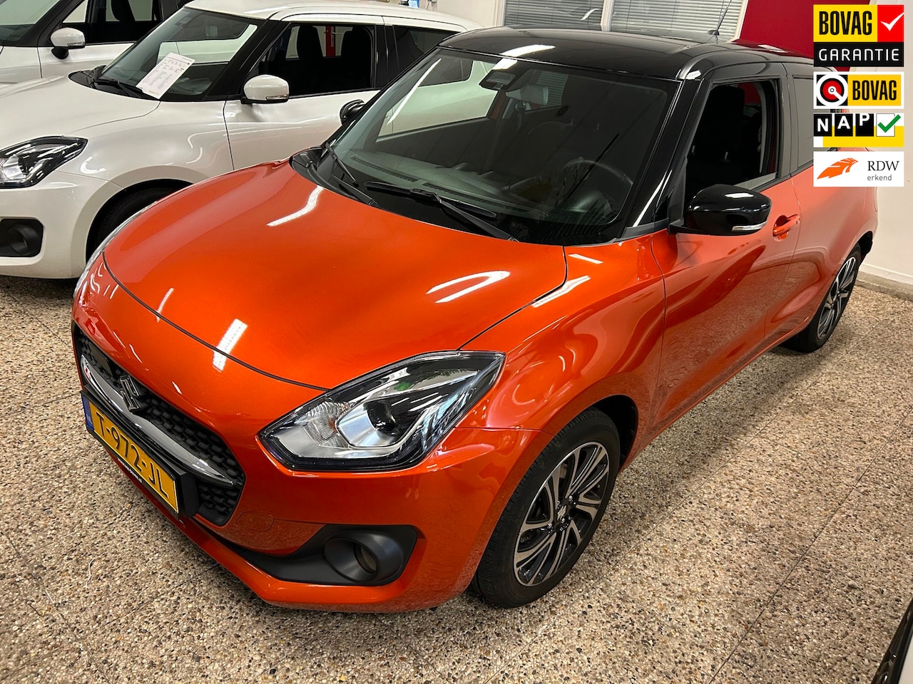 Suzuki Swift - 1.2 Style Smart Hybrid Automaat | Carplay| Trekhaak| 10 jaar garantie! - AutoWereld.nl
