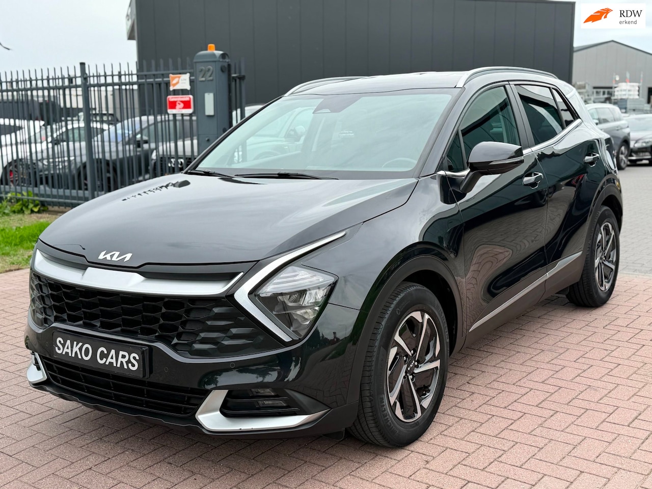 Kia Sportage - 1.6 T-GDi MHEV DynamicLine 2022 Zwart - AutoWereld.nl