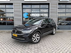 Volkswagen Tiguan - 1.5 TSI 150 pk Life 7-DSG | Wegklapbare Trekhaak | Achteruitrijcamera | Stoel/stuur verwar
