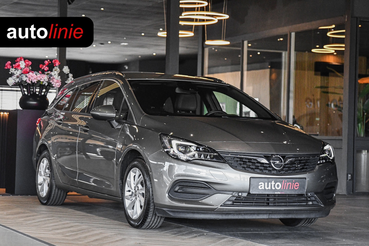Opel Astra Sports Tourer - 1.2 Elegance 1.2 Elegance, Zwarte Hemel, Camera, Carplay, Keyless, Dodehoek, Cruise, LED! - AutoWereld.nl