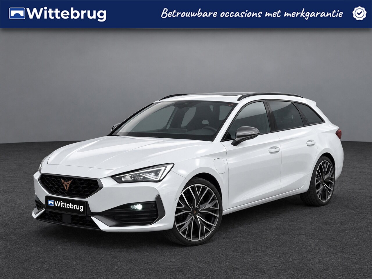 CUPRA Leon Sportstourer - 1.4 e-Hybrid DSG VZ Performance / Panorama dak / Stoel verwarming / Achteruitrij camera / - AutoWereld.nl