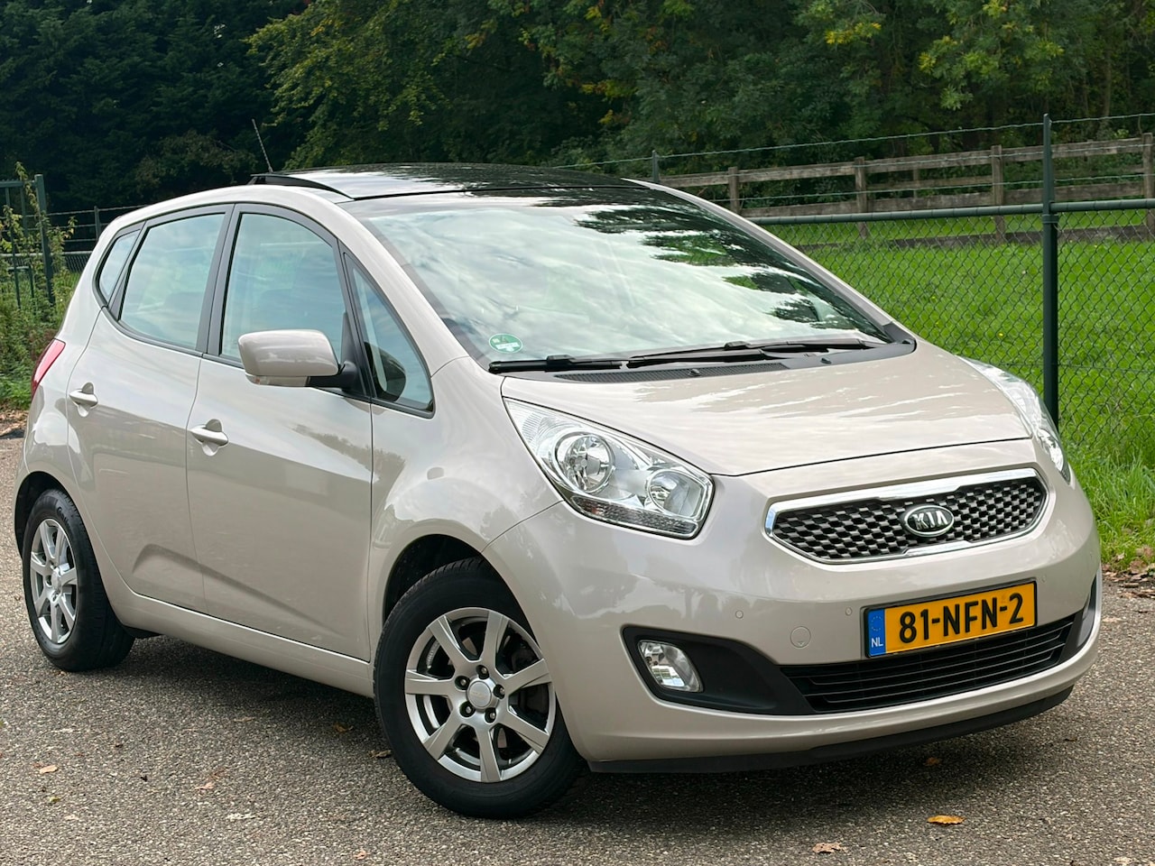 Kia Venga - 1.6 CVVT X-ecutive /Automaat/Navi/Camera/ - AutoWereld.nl