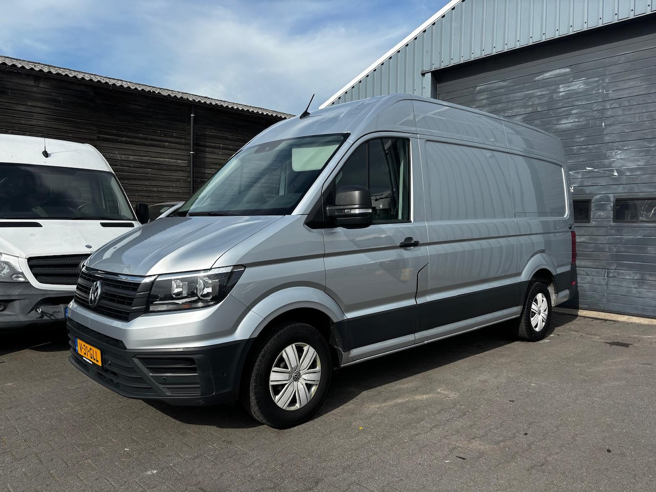 Volkswagen Crafter - 2.0 TDI L2 H2 Airco Camera 3500KG Trekhaak! - AutoWereld.nl