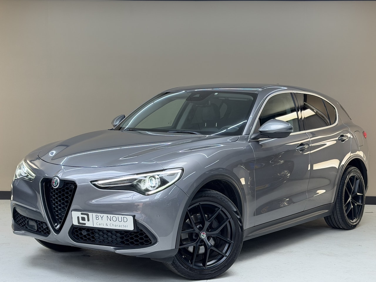 Alfa Romeo Stelvio - 2.0 T AWD First Edition 2.0 T AWD First Edition, 280Pk, 2017, 2de eigenaar, Volledig leder, Stoel+stuur verwarming - AutoWereld.nl