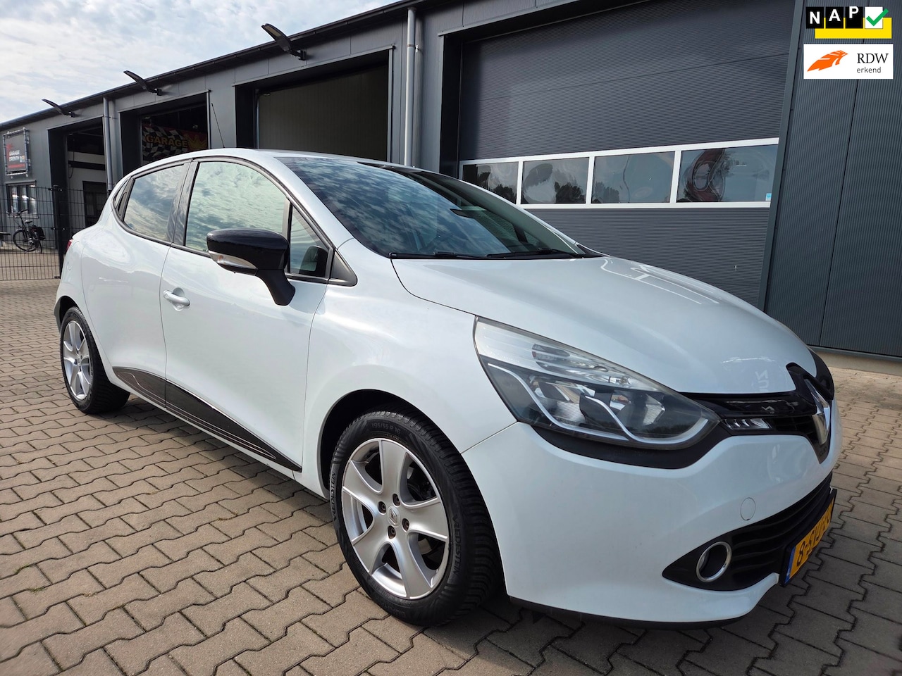 Renault Clio - 0.9 TCe Expression 0.9 TCe Expression - AutoWereld.nl
